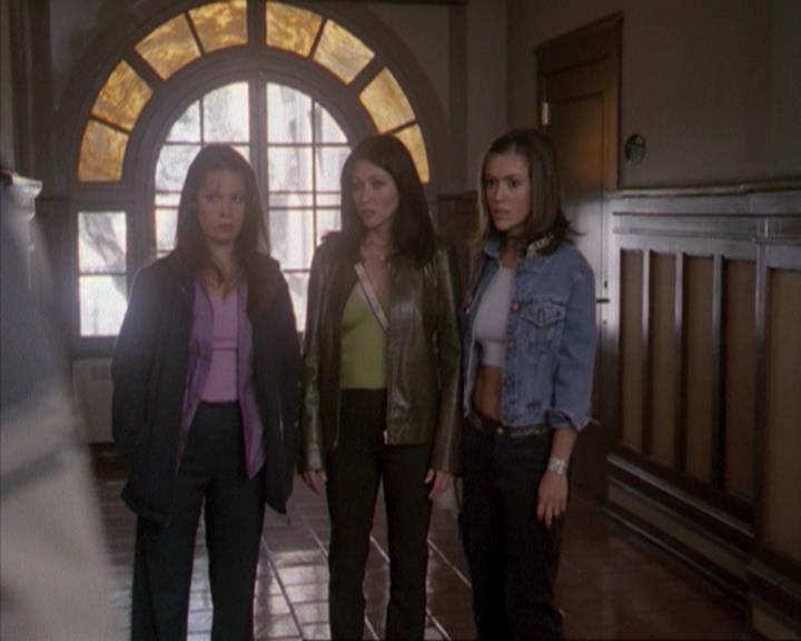 Charmed-Online-dot-net_207TheyreEverywhere1278.jpg