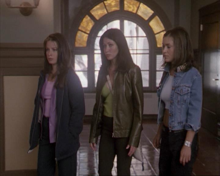 Charmed-Online-dot-net_207TheyreEverywhere1280.jpg