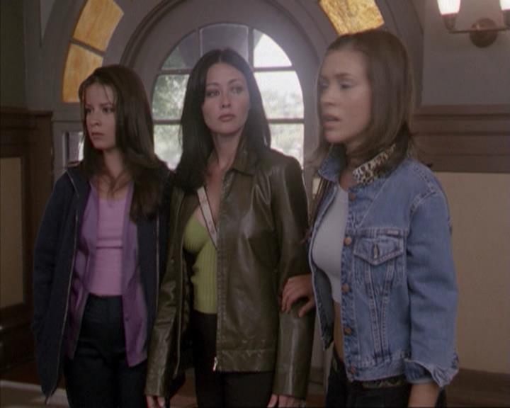 Charmed-Online-dot-net_207TheyreEverywhere1290.jpg
