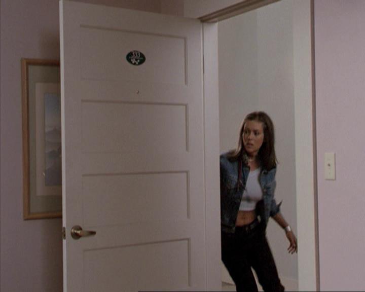 Charmed-Online-dot-net_207TheyreEverywhere1296.jpg