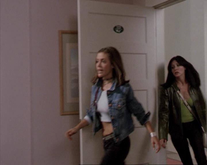 Charmed-Online-dot-net_207TheyreEverywhere1297.jpg