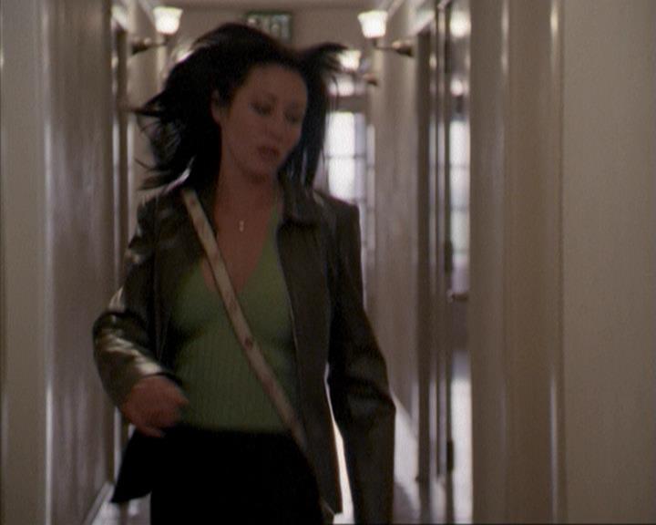 Charmed-Online-dot-net_207TheyreEverywhere1312.jpg