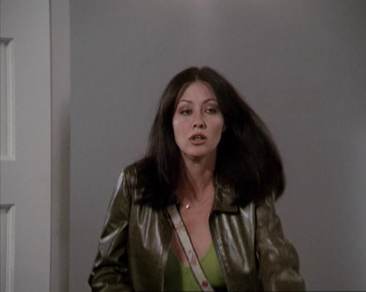 Charmed-Online-dot-net_207TheyreEverywhere1320.jpg