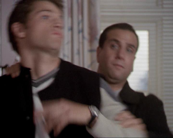 Charmed-Online-dot-net_207TheyreEverywhere1329.jpg