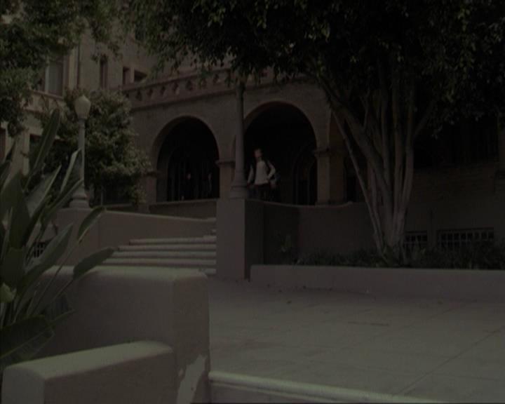Charmed-Online-dot-net_207TheyreEverywhere1347.jpg