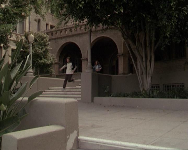 Charmed-Online-dot-net_207TheyreEverywhere1348.jpg