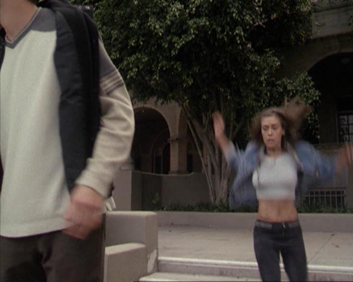 Charmed-Online-dot-net_207TheyreEverywhere1353.jpg