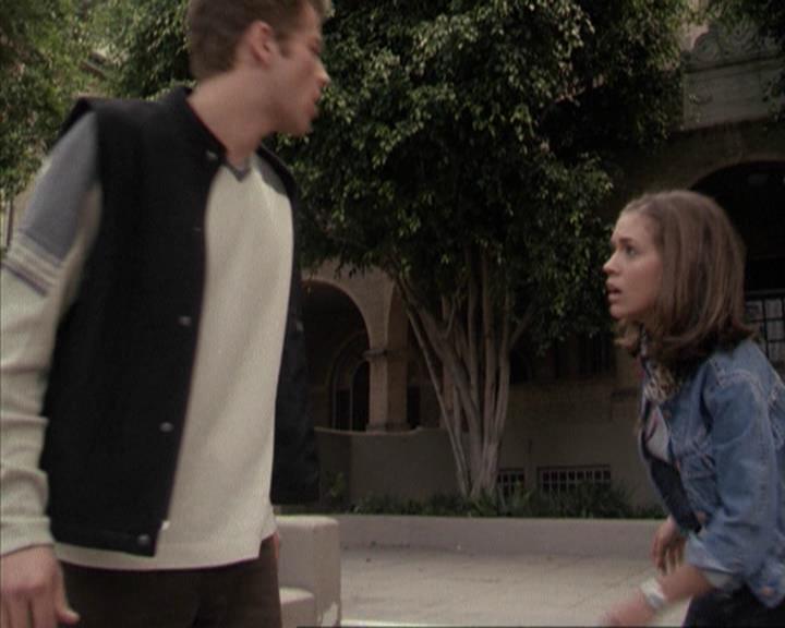 Charmed-Online-dot-net_207TheyreEverywhere1354.jpg