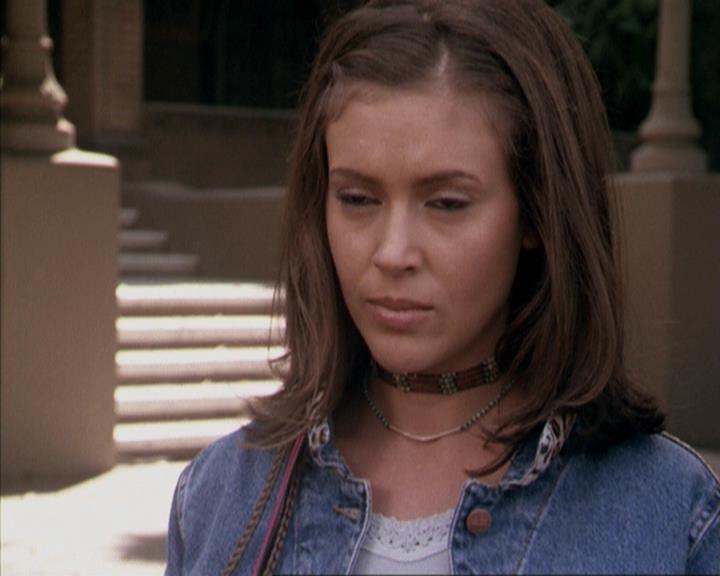 Charmed-Online-dot-net_207TheyreEverywhere1387.jpg