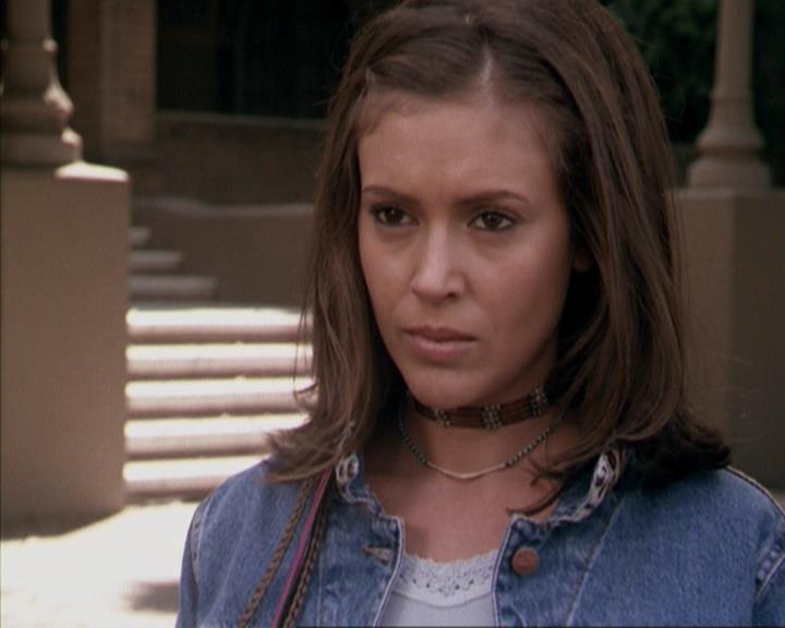 Charmed-Online-dot-net_207TheyreEverywhere1388.jpg