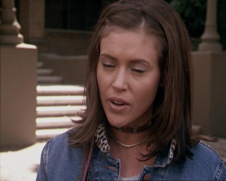 Charmed-Online-dot-net_207TheyreEverywhere1412.jpg