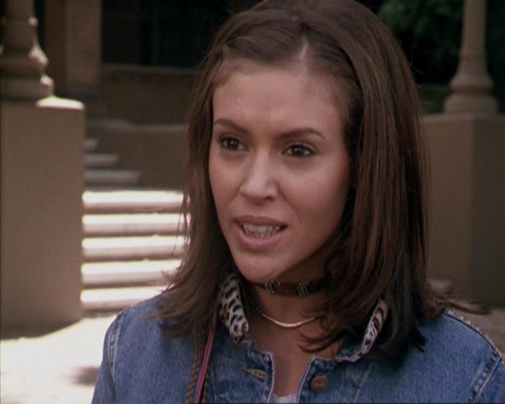 Charmed-Online-dot-net_207TheyreEverywhere1413.jpg