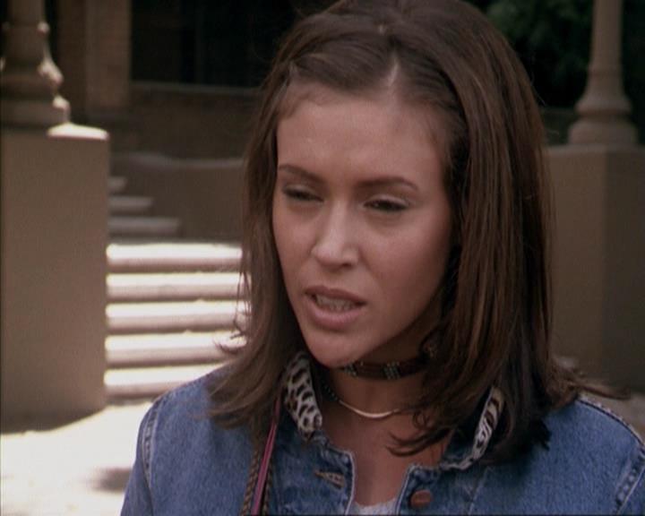 Charmed-Online-dot-net_207TheyreEverywhere1414.jpg