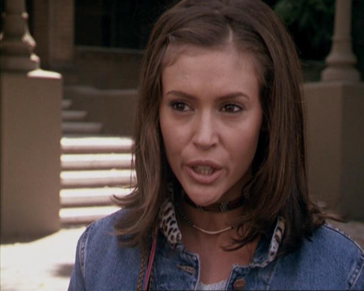 Charmed-Online-dot-net_207TheyreEverywhere1415.jpg