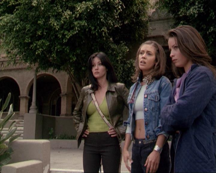 Charmed-Online-dot-net_207TheyreEverywhere1418.jpg