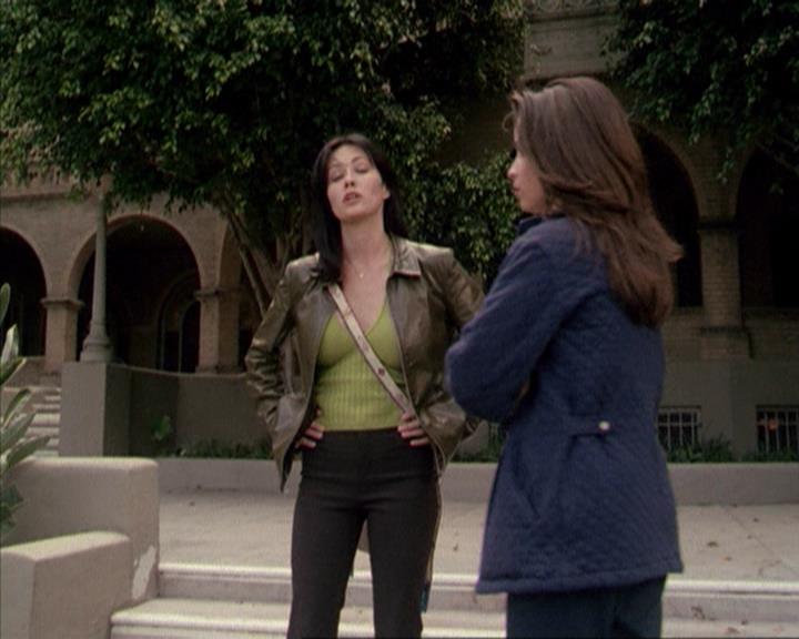 Charmed-Online-dot-net_207TheyreEverywhere1422.jpg