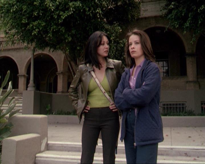 Charmed-Online-dot-net_207TheyreEverywhere1423.jpg