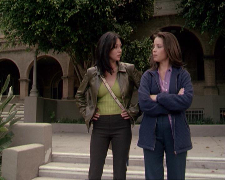 Charmed-Online-dot-net_207TheyreEverywhere1424.jpg
