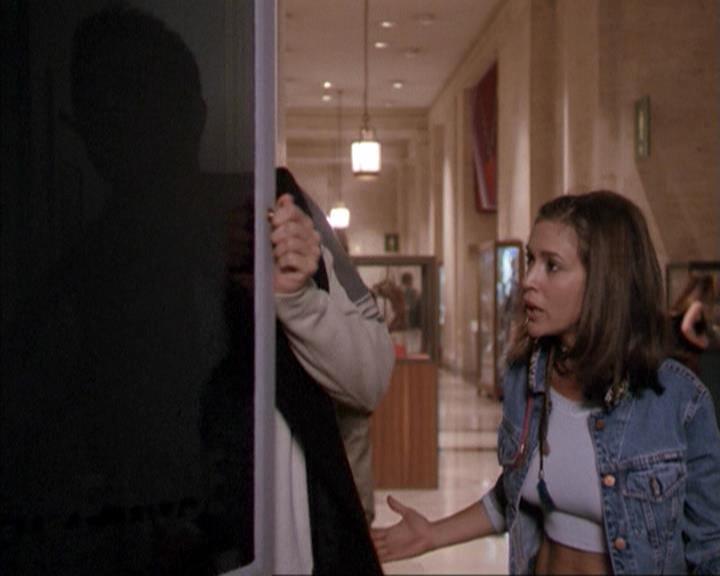 Charmed-Online-dot-net_207TheyreEverywhere1428.jpg