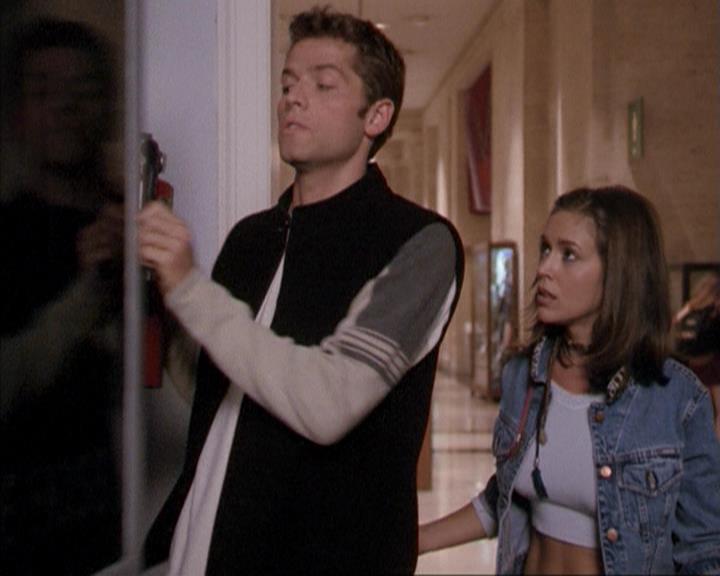 Charmed-Online-dot-net_207TheyreEverywhere1429.jpg