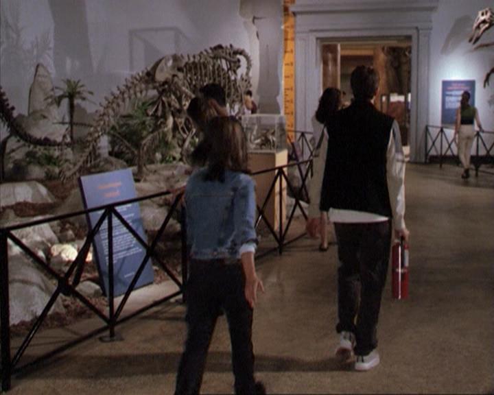 Charmed-Online-dot-net_207TheyreEverywhere1434.jpg