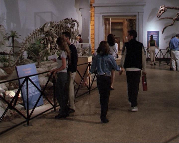 Charmed-Online-dot-net_207TheyreEverywhere1435.jpg