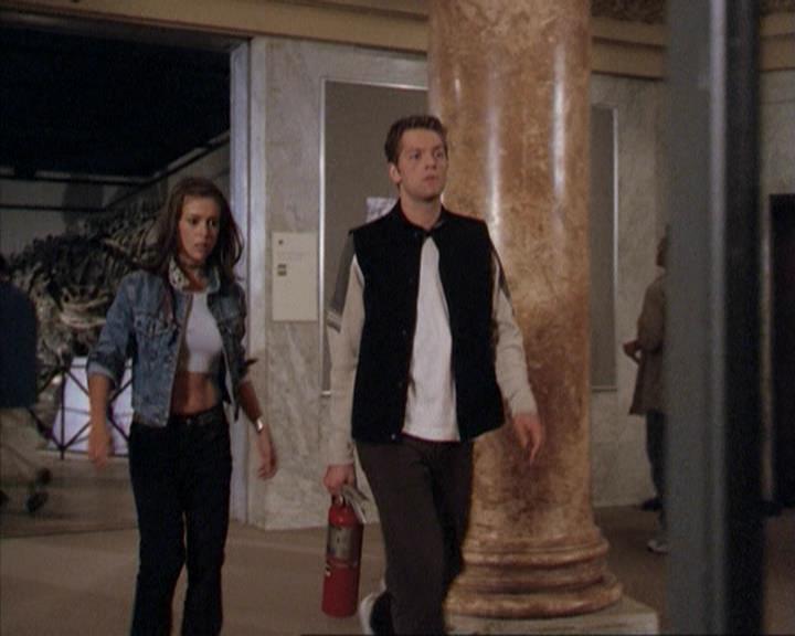 Charmed-Online-dot-net_207TheyreEverywhere1441.jpg