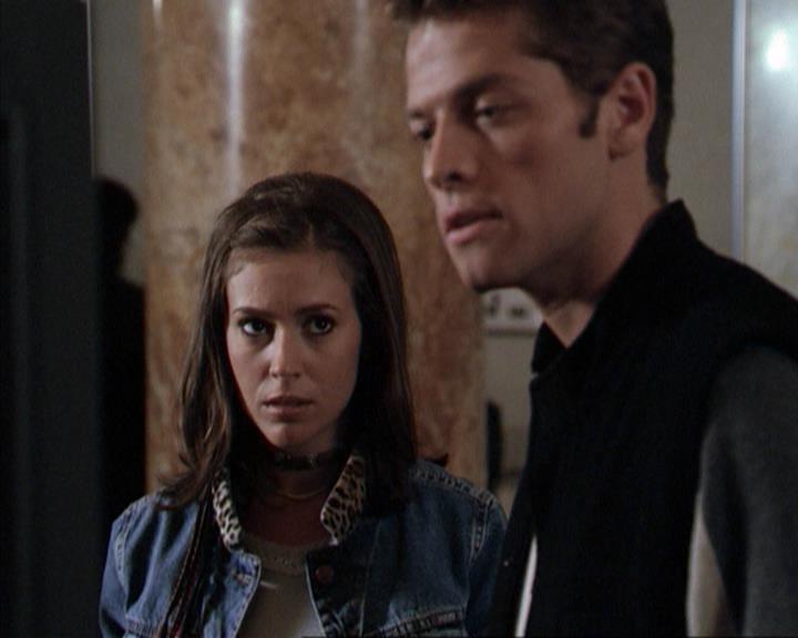 Charmed-Online-dot-net_207TheyreEverywhere1449.jpg