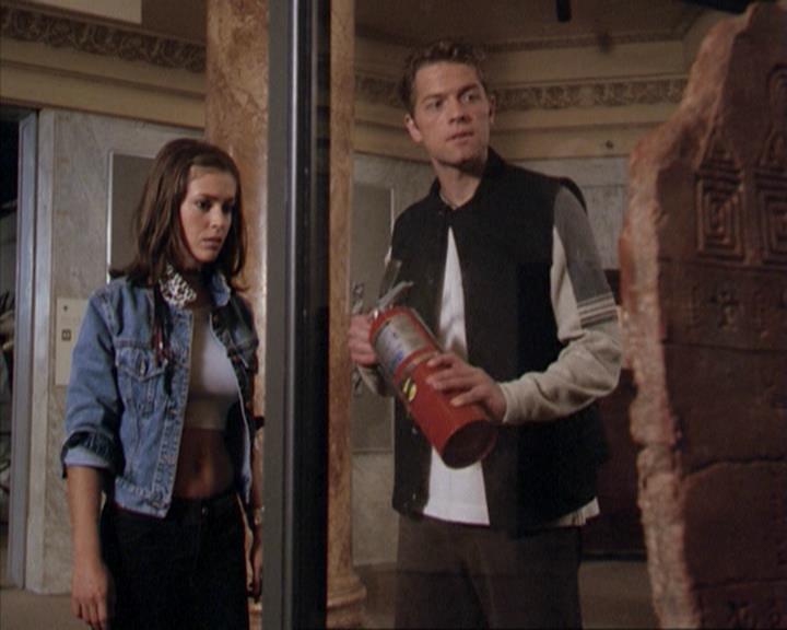Charmed-Online-dot-net_207TheyreEverywhere1452.jpg