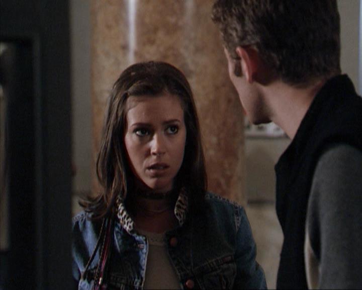 Charmed-Online-dot-net_207TheyreEverywhere1460.jpg
