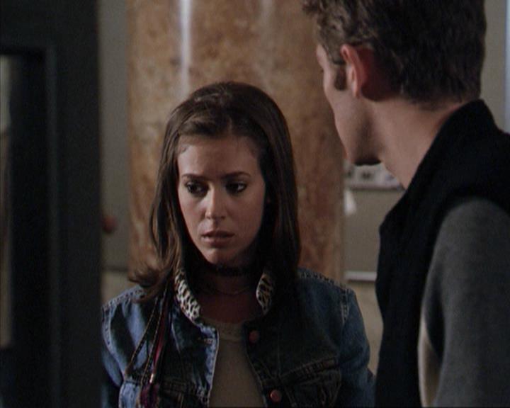 Charmed-Online-dot-net_207TheyreEverywhere1465.jpg
