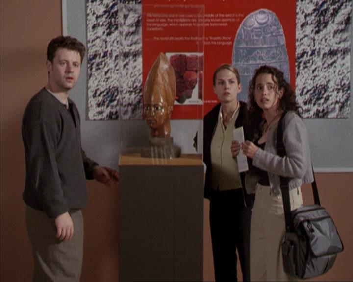 Charmed-Online-dot-net_207TheyreEverywhere1472.jpg