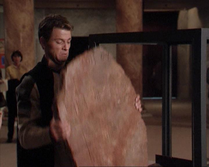 Charmed-Online-dot-net_207TheyreEverywhere1476.jpg