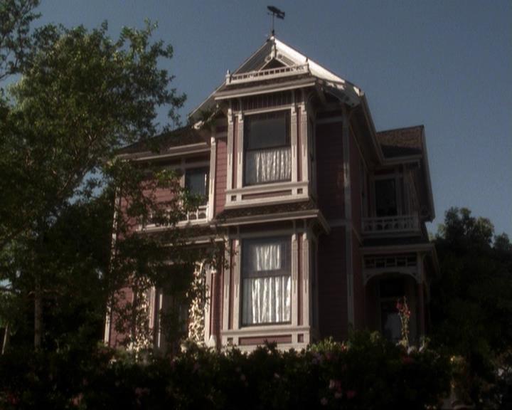Charmed-Online-dot-net_207TheyreEverywhere1489.jpg