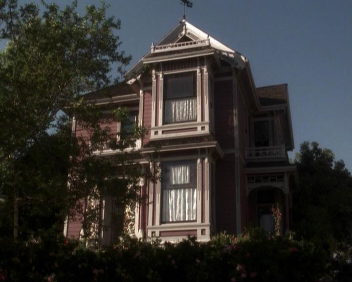 Charmed-Online-dot-net_207TheyreEverywhere1490.jpg
