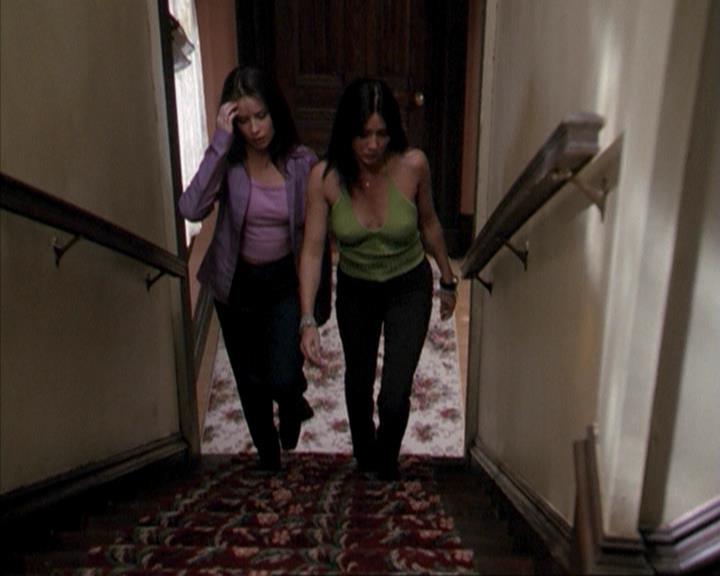 Charmed-Online-dot-net_207TheyreEverywhere1493.jpg