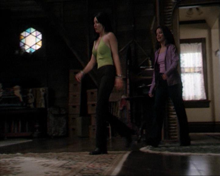Charmed-Online-dot-net_207TheyreEverywhere1502.jpg