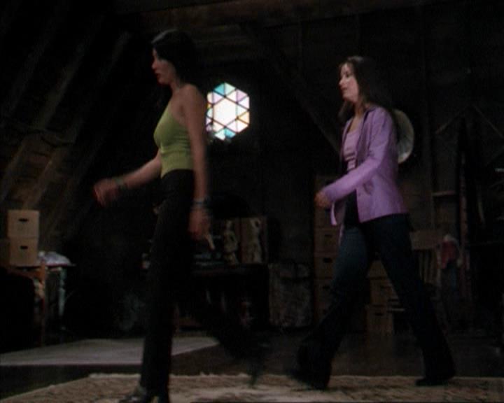Charmed-Online-dot-net_207TheyreEverywhere1503.jpg