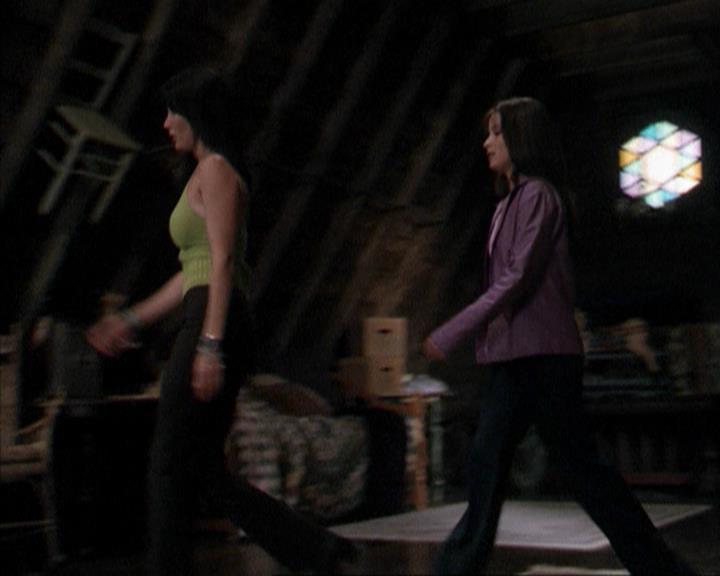 Charmed-Online-dot-net_207TheyreEverywhere1504.jpg