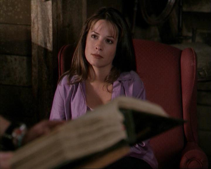 Charmed-Online-dot-net_207TheyreEverywhere1526.jpg