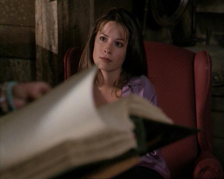 Charmed-Online-dot-net_207TheyreEverywhere1528.jpg