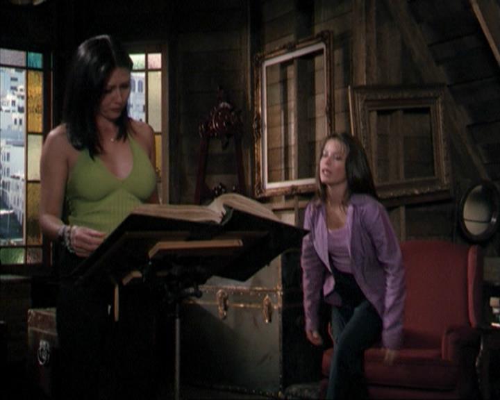 Charmed-Online-dot-net_207TheyreEverywhere1533.jpg