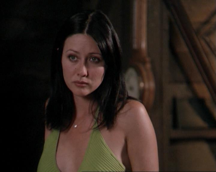 Charmed-Online-dot-net_207TheyreEverywhere1581.jpg