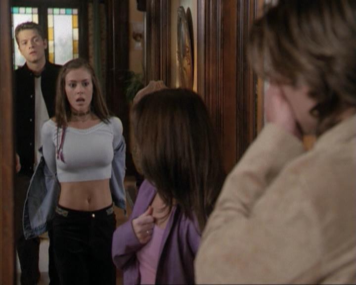 Charmed-Online-dot-net_207TheyreEverywhere1603.jpg