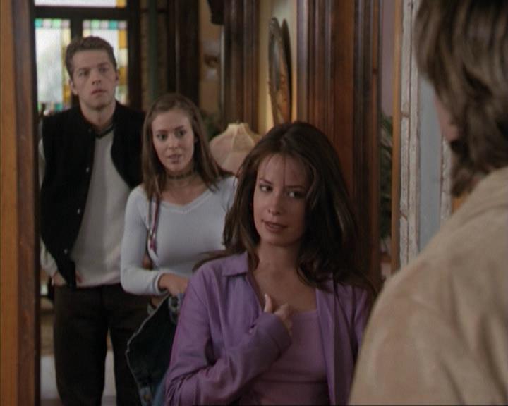Charmed-Online-dot-net_207TheyreEverywhere1606.jpg