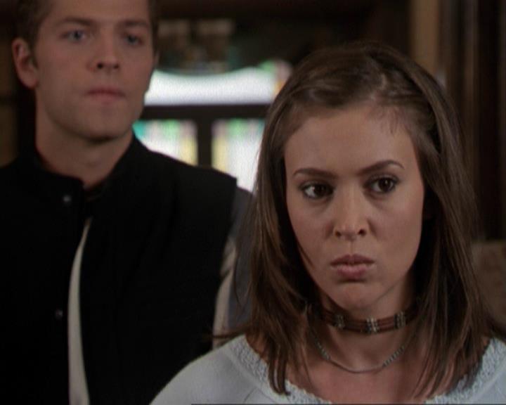 Charmed-Online-dot-net_207TheyreEverywhere1613.jpg