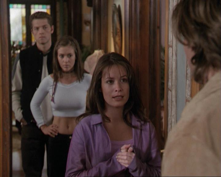 Charmed-Online-dot-net_207TheyreEverywhere1622.jpg