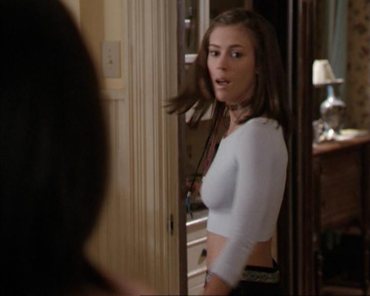 Charmed-Online-dot-net_207TheyreEverywhere1695.jpg