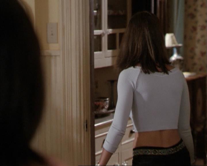 Charmed-Online-dot-net_207TheyreEverywhere1703.jpg