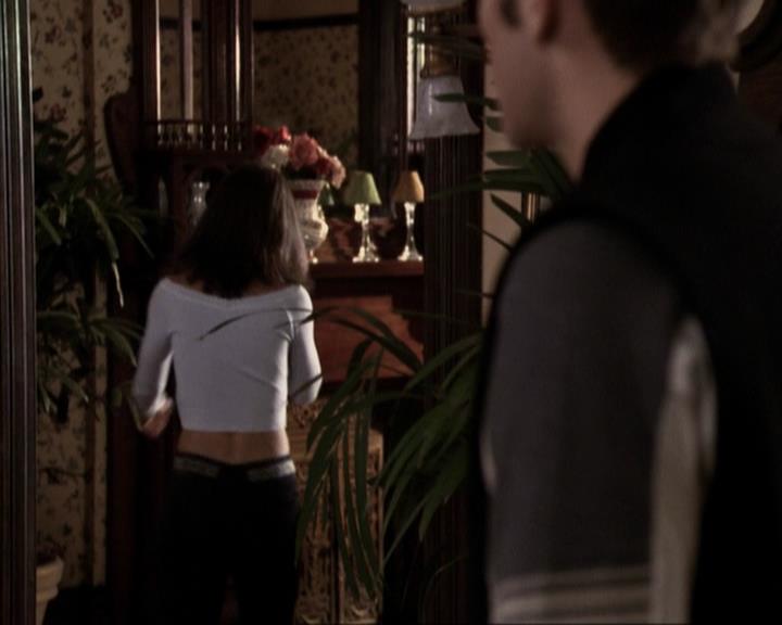 Charmed-Online-dot-net_207TheyreEverywhere1788.jpg